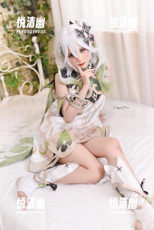 除了这水手服，Poppa Chan的无圣光写真也在某种程度上让人瞬间移情，哈哈，模模糊糊。-悦清幽